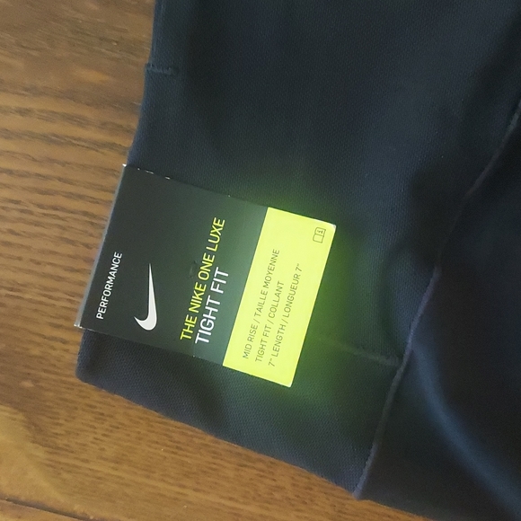 Nike - Picture 4 of 14